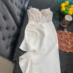 Elegant White Lace Bustier Dress Size 6 - NEVER worn!